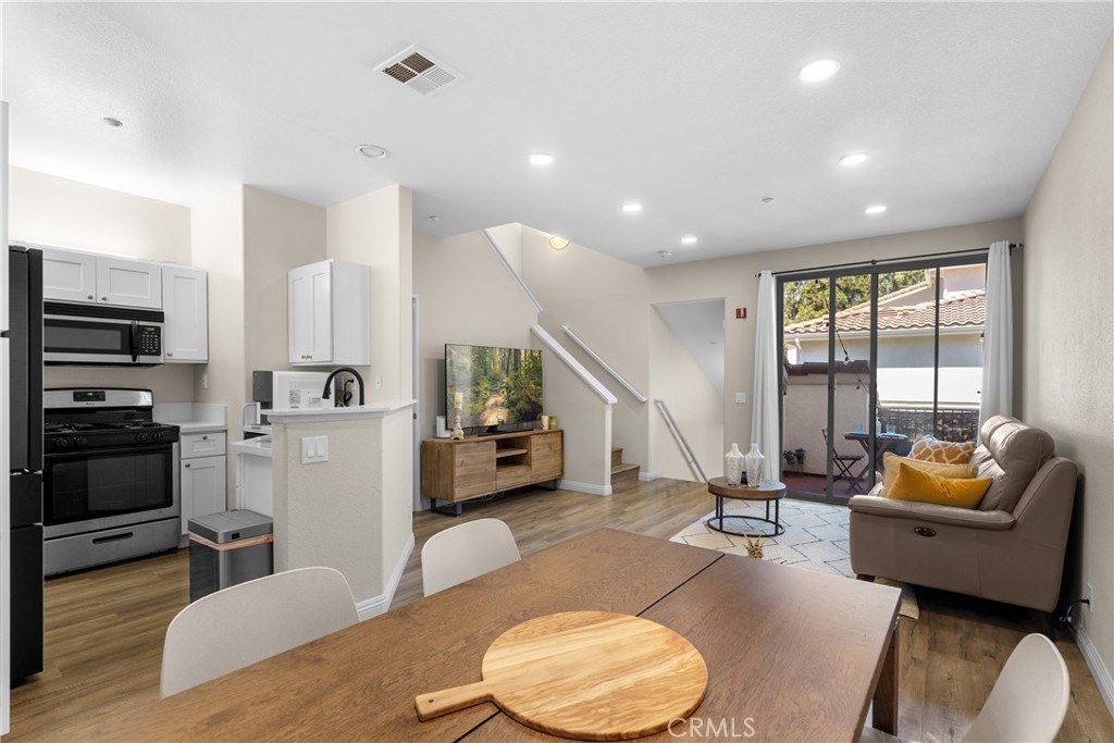 311 Falcon Creek Irvine, CA 92618 - Photo 13 of 32