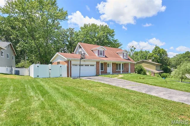 $429,900 | 449 Wildwood Parkway, Ballwin, MO 63011