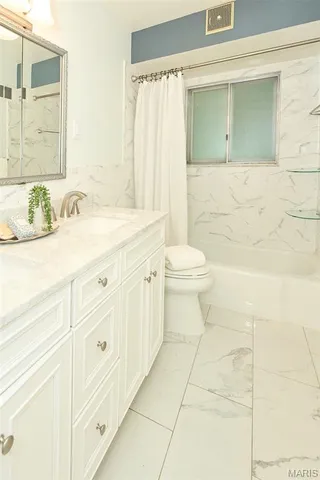 $429,900 | 449 Wildwood Parkway, Ballwin, MO 63011