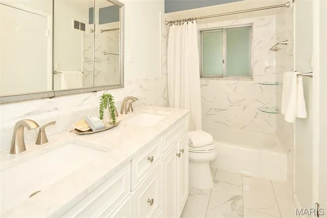 $429,900 | 449 Wildwood Parkway, Ballwin, MO 63011