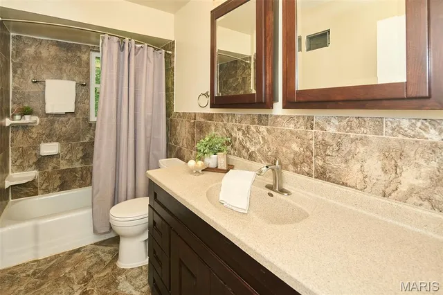 $429,900 | 449 Wildwood Parkway, Ballwin, MO 63011