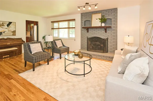 $429,900 | 449 Wildwood Parkway, Ballwin, MO 63011