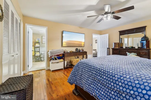 a bed room with a bed mirror and a dresser