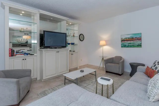 $6,800 | 4205 Fairway Drive North, Unit 4205, Jupiter, FL 33477