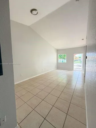 $2,100 | 31 Northeast 13th Street, Unit 5, Homestead, FL 33030