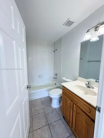 $2,100 | 31 Northeast 13th Street, Unit 5, Homestead, FL 33030