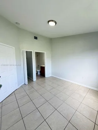 $2,100 | 31 Northeast 13th Street, Unit 5, Homestead, FL 33030