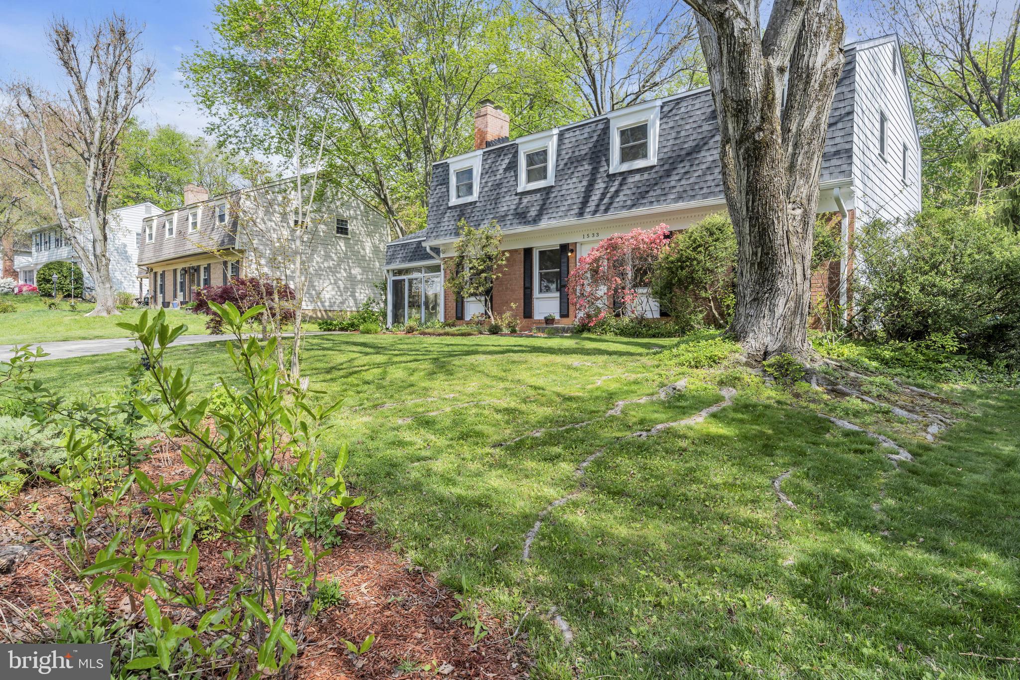 1533 Arbor View Road Silver Spring, MD 20902 - Photo 5 of 37 Wonderful front yard