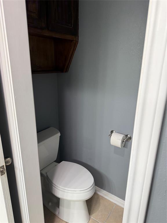 921 Cloud Croft Drive Hewitt, TX 76643 - Photo 15 of 18 a white toilet sitting next to a small window