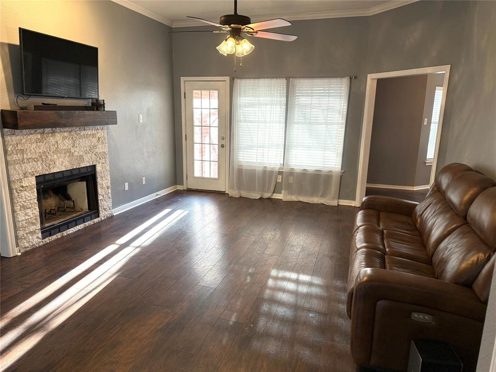 921 Cloud Croft Drive Hewitt, TX 76643 - Photo 3 of 18 a living room with furniture fireplace and flat screen tv