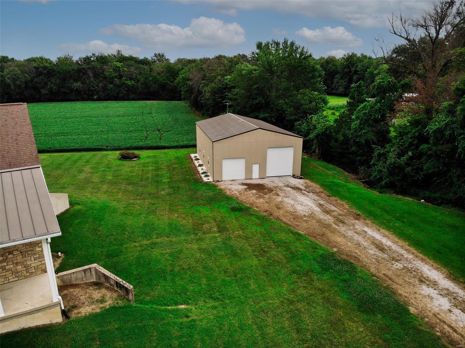 8362 Lebanon Road Nashville, IL 62263 - Photo 4 of 41