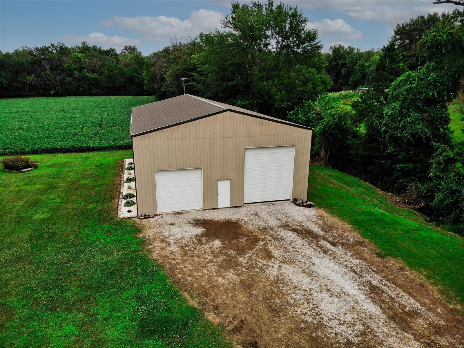 8362 Lebanon Road Nashville, IL 62263 - Photo 5 of 41