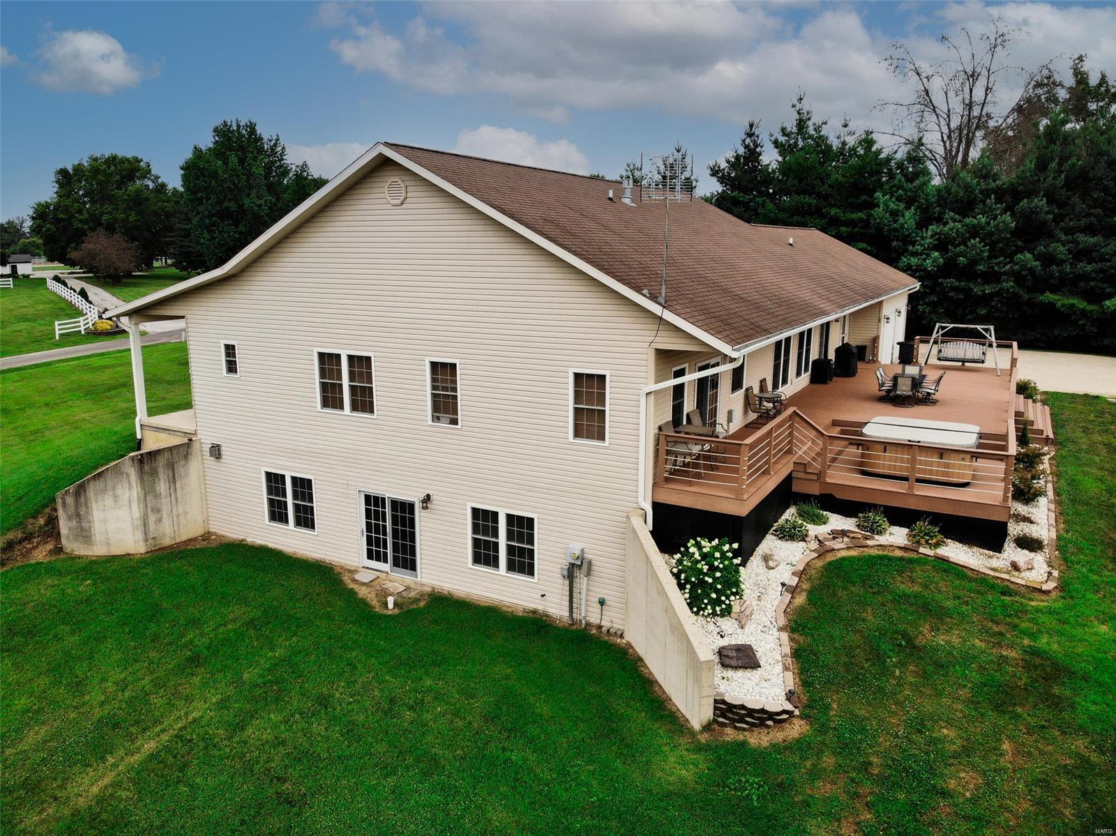8362 Lebanon Road Nashville, IL 62263 - Photo 6 of 41