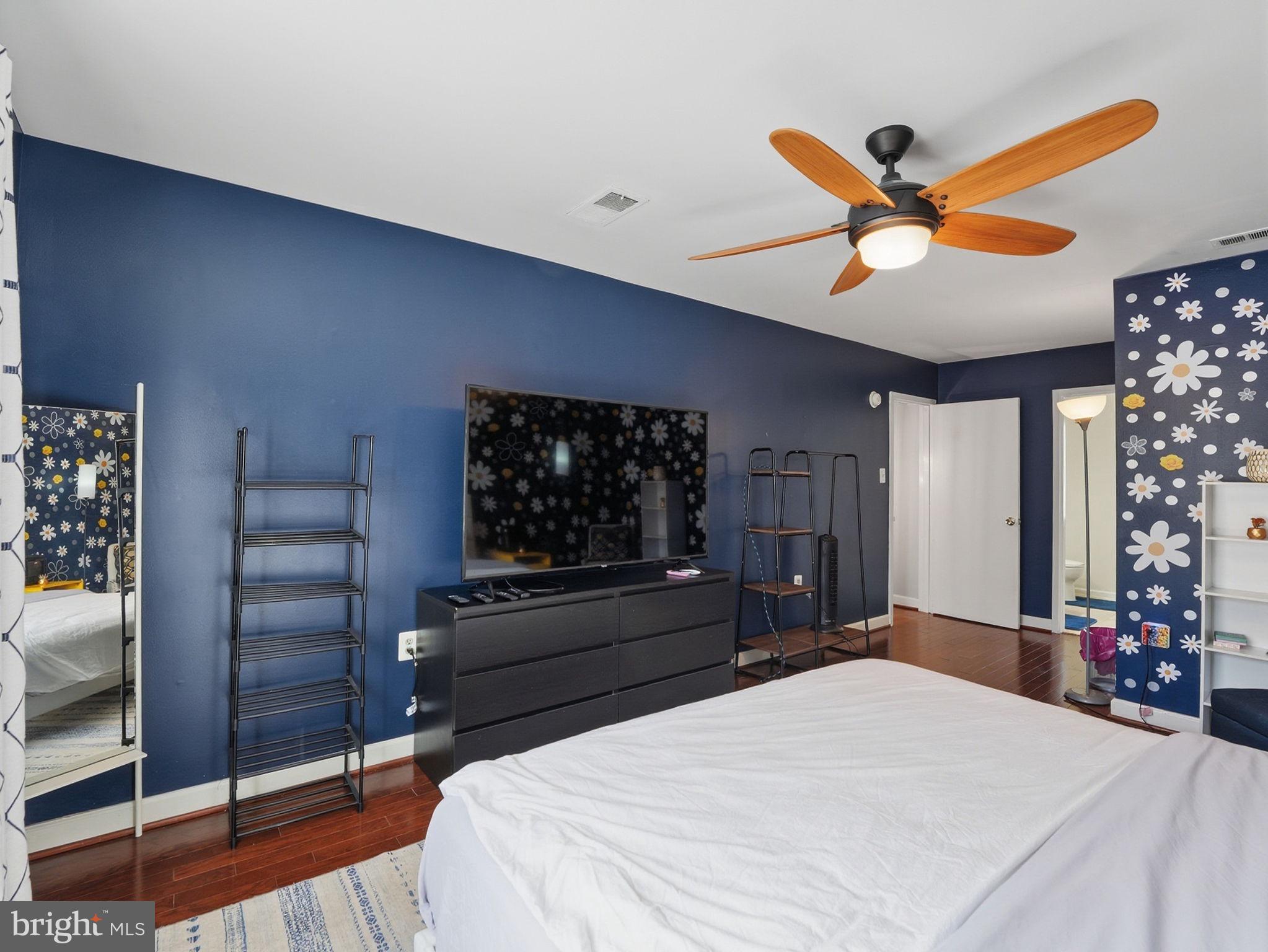 1546 Northgate Square, Unit 21C Reston, VA 20190 - Photo 16 of 33 Primary Bedroom