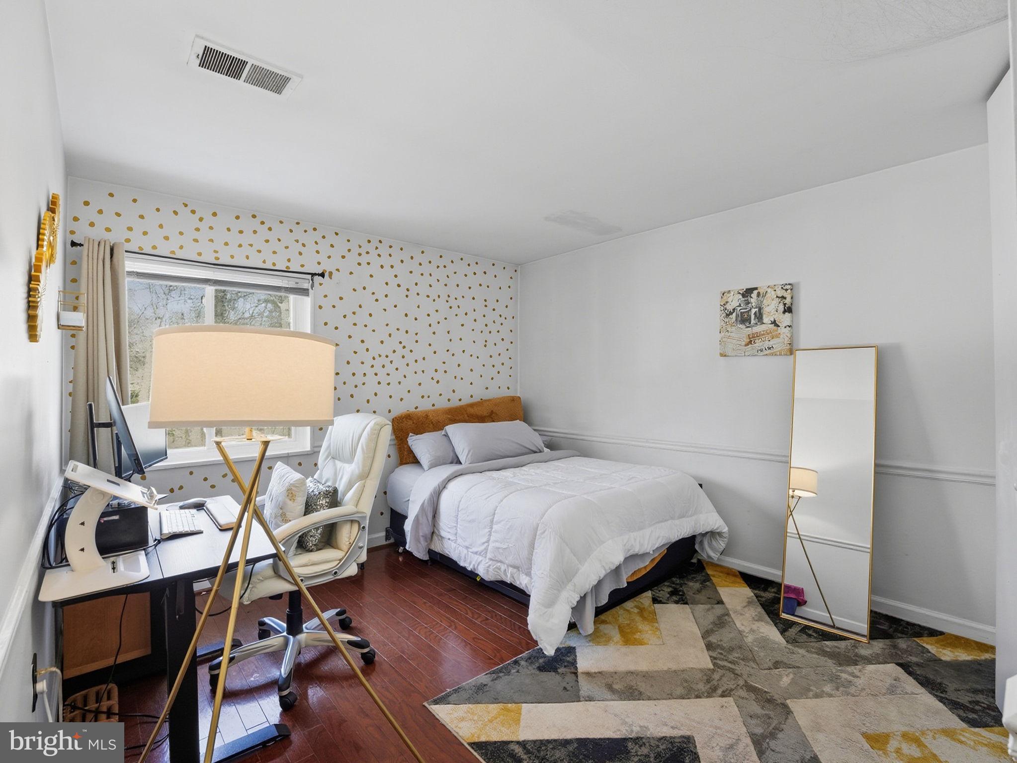 1546 Northgate Square, Unit 21C Reston, VA 20190 - Photo 19 of 33 Bedroom