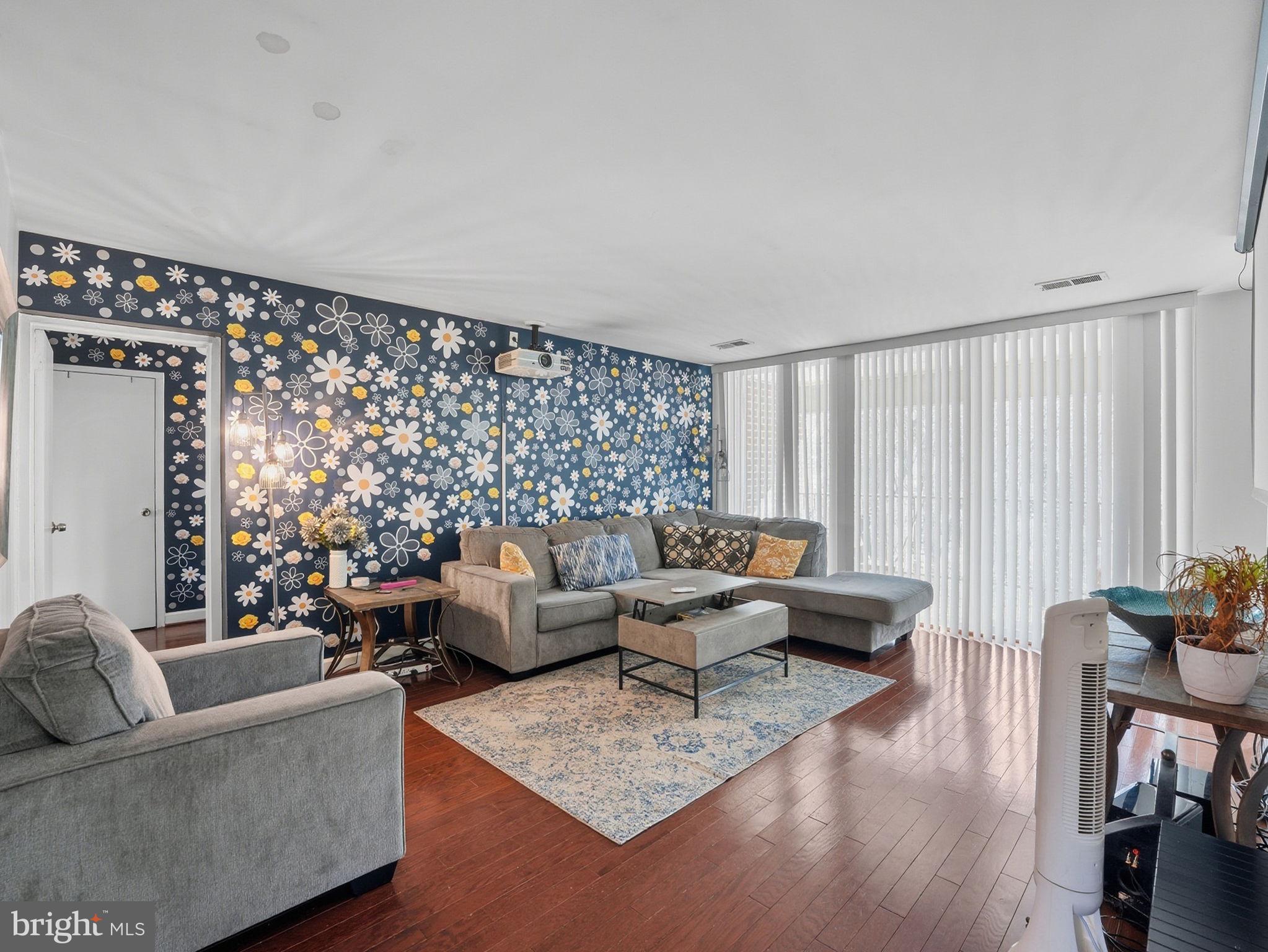 1546 Northgate Square, Unit 21C Reston, VA 20190 - Photo 2 of 33 Living Room