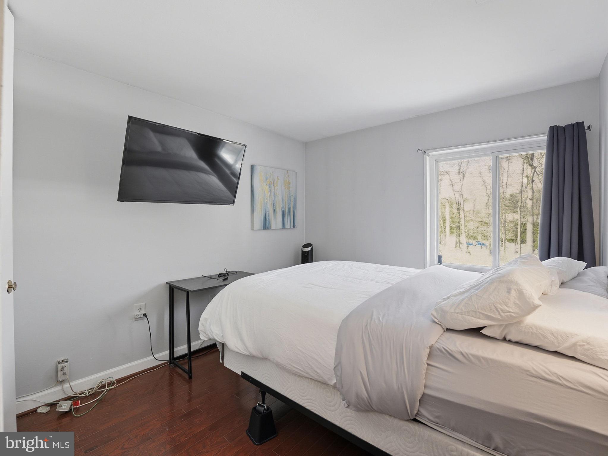 1546 Northgate Square, Unit 21C Reston, VA 20190 - Photo 21 of 33 Bedroom