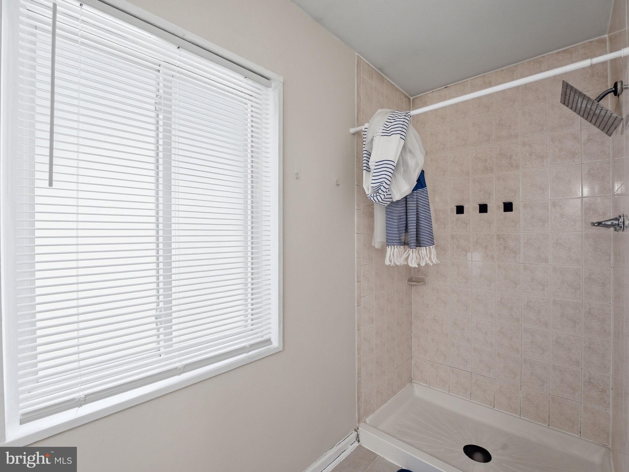 1546 Northgate Square, Unit 21C Reston, VA 20190 - Photo 27 of 33 Bathroom
