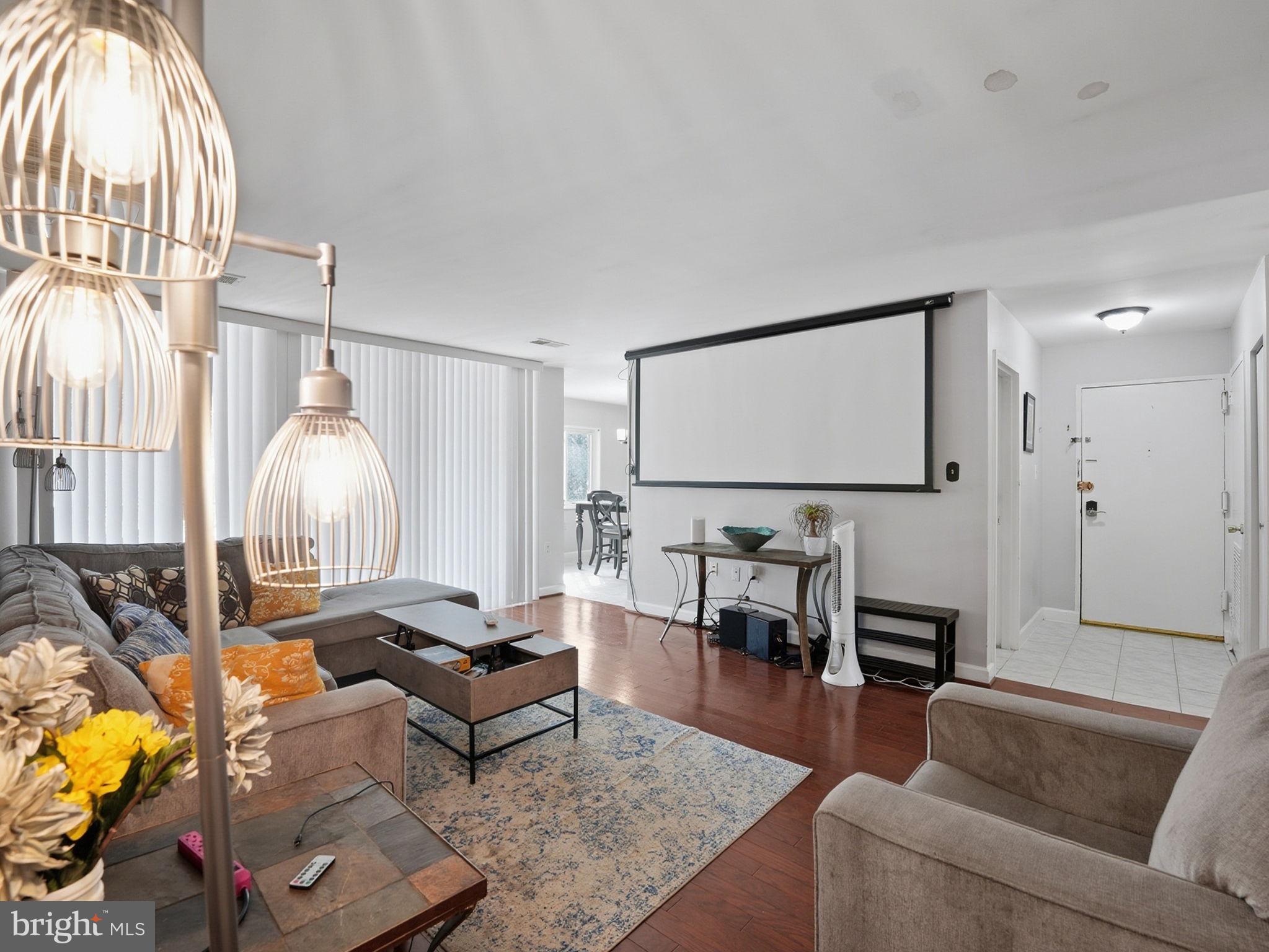 1546 Northgate Square, Unit 21C Reston, VA 20190 - Photo 4 of 33 Living Room