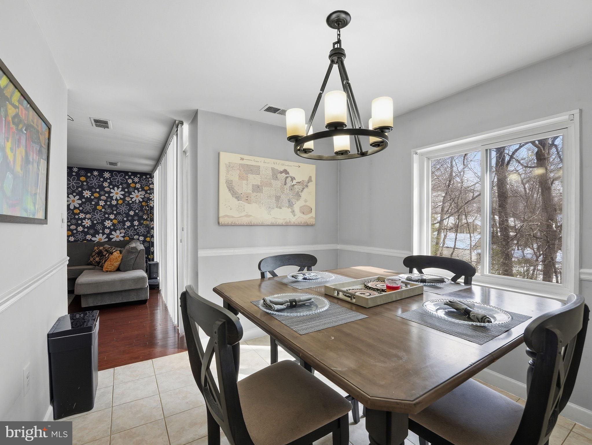 1546 Northgate Square, Unit 21C Reston, VA 20190 - Photo 5 of 33 Dining Area