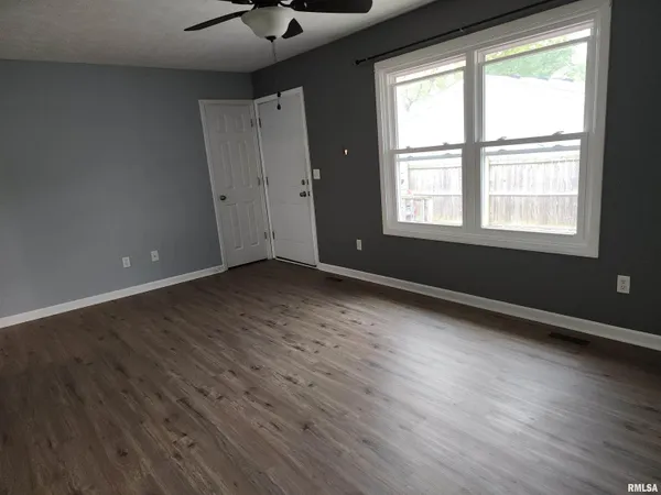 $172,900 | 505 Northeast 3rd Street, Atlanta, IL 61723