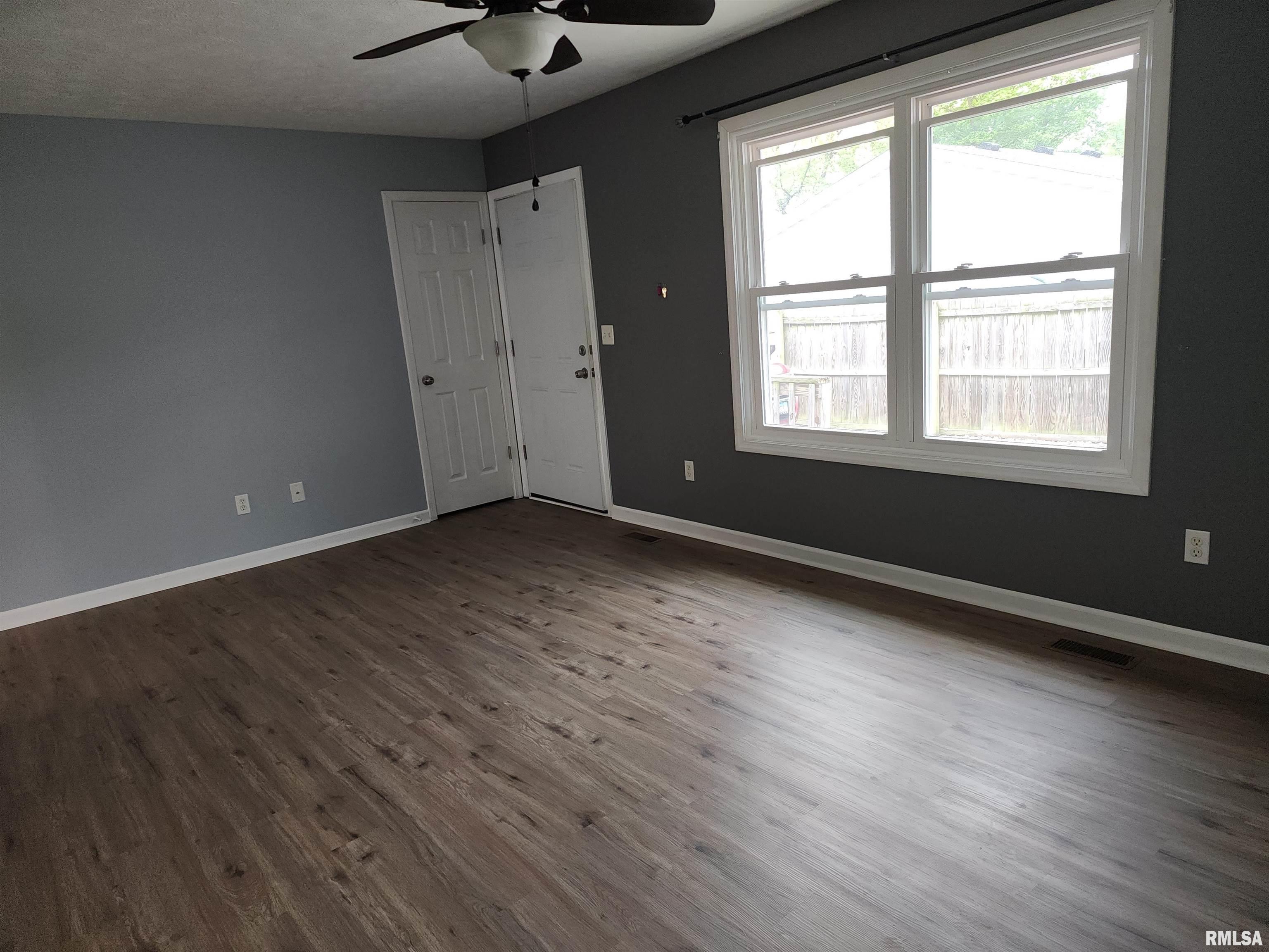 505 Northeast 3rd Street Atlanta, IL 61723 - Photo 13 of 19