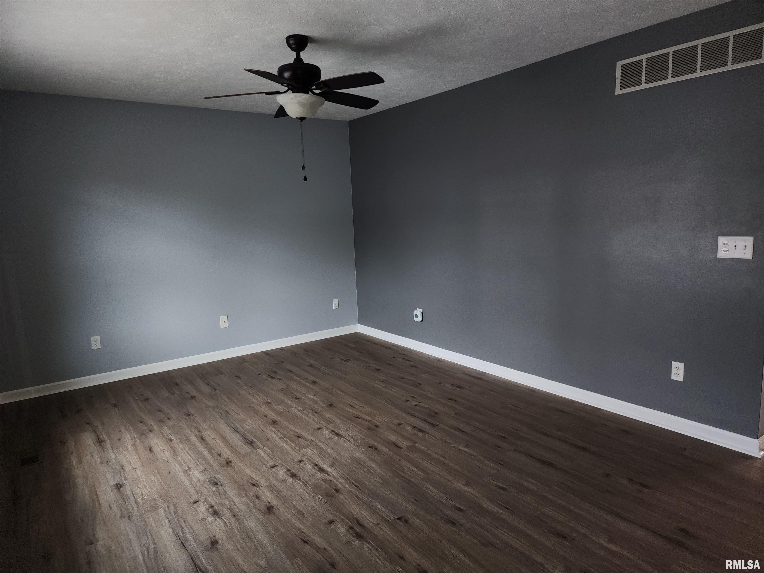 505 Northeast 3rd Street Atlanta, IL 61723 - Photo 14 of 19