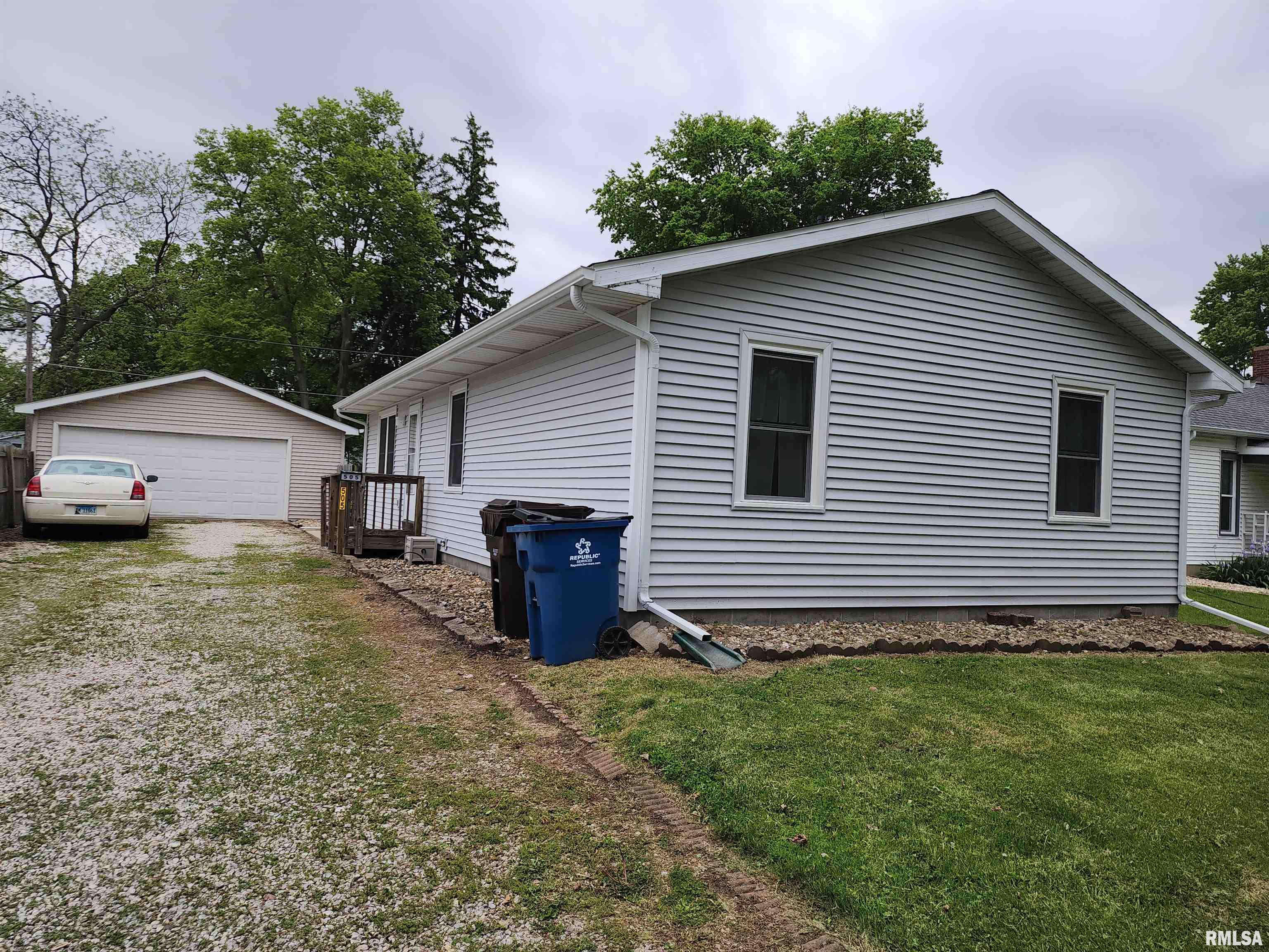 505 Northeast 3rd Street Atlanta, IL 61723 - Photo 3 of 19
