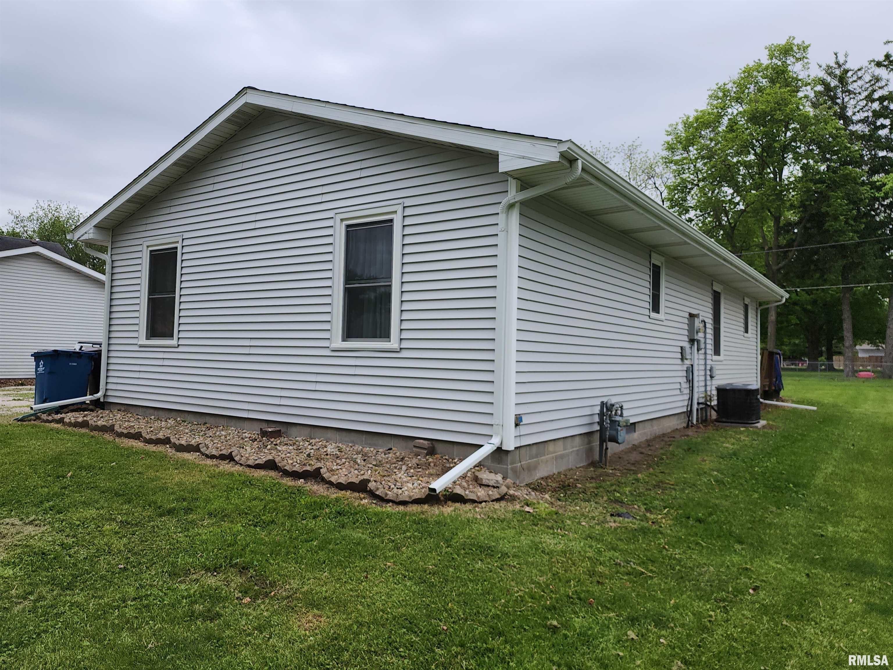 505 Northeast 3rd Street Atlanta, IL 61723 - Photo 4 of 19