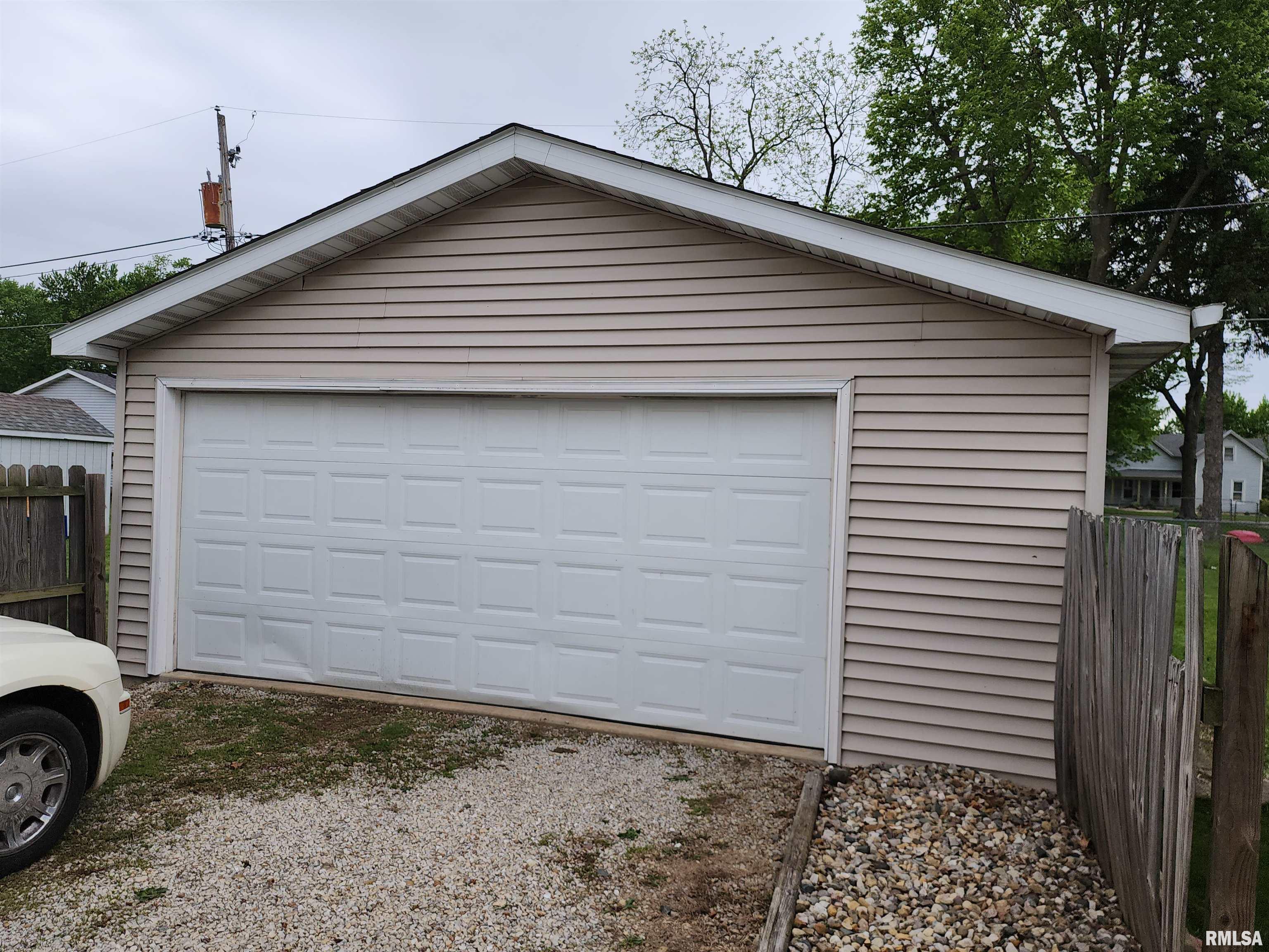 505 Northeast 3rd Street Atlanta, IL 61723 - Photo 6 of 19