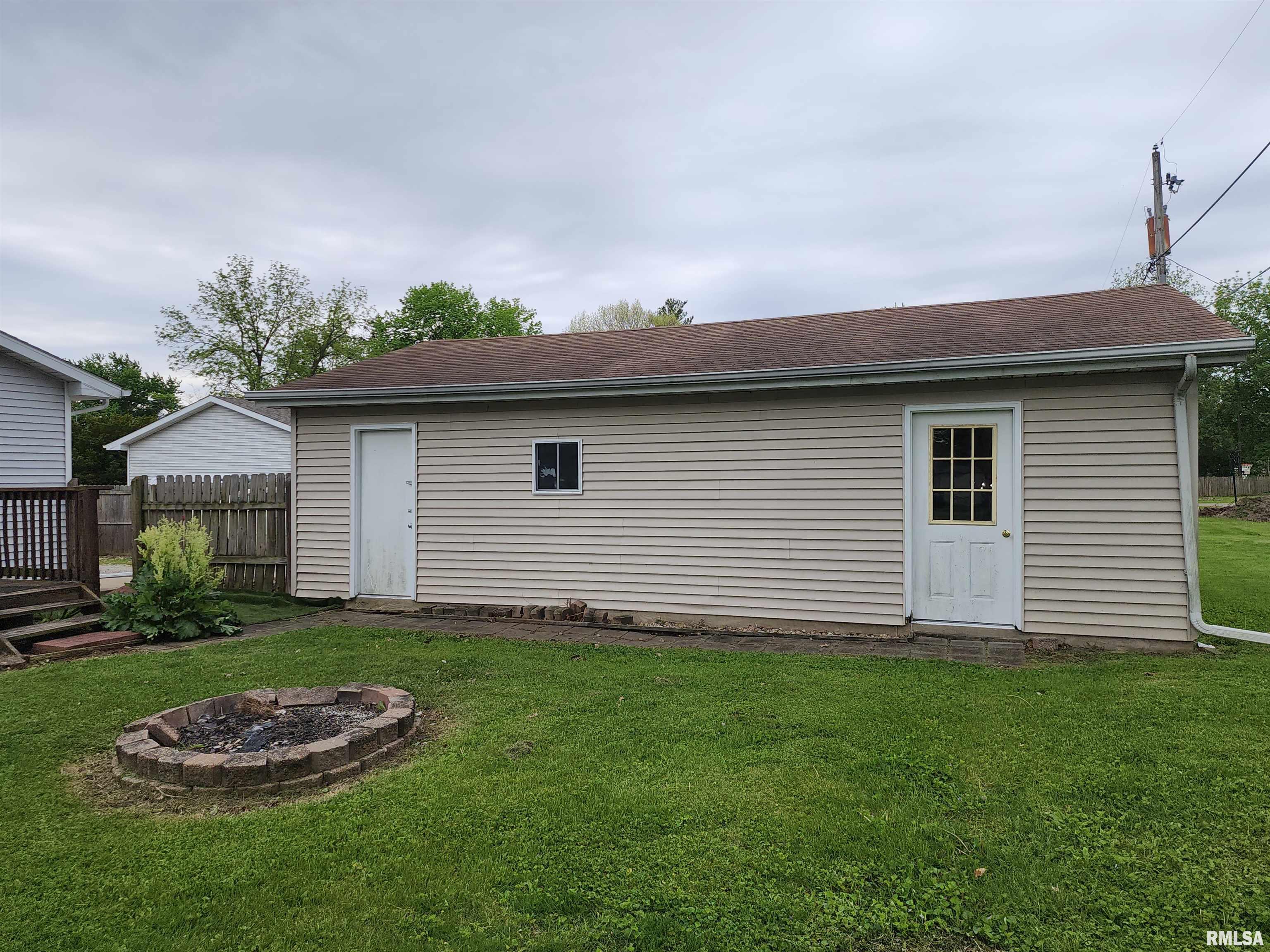 505 Northeast 3rd Street Atlanta, IL 61723 - Photo 7 of 19