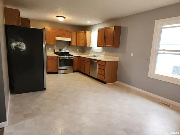 $172,900 | 505 Northeast 3rd Street, Atlanta, IL 61723