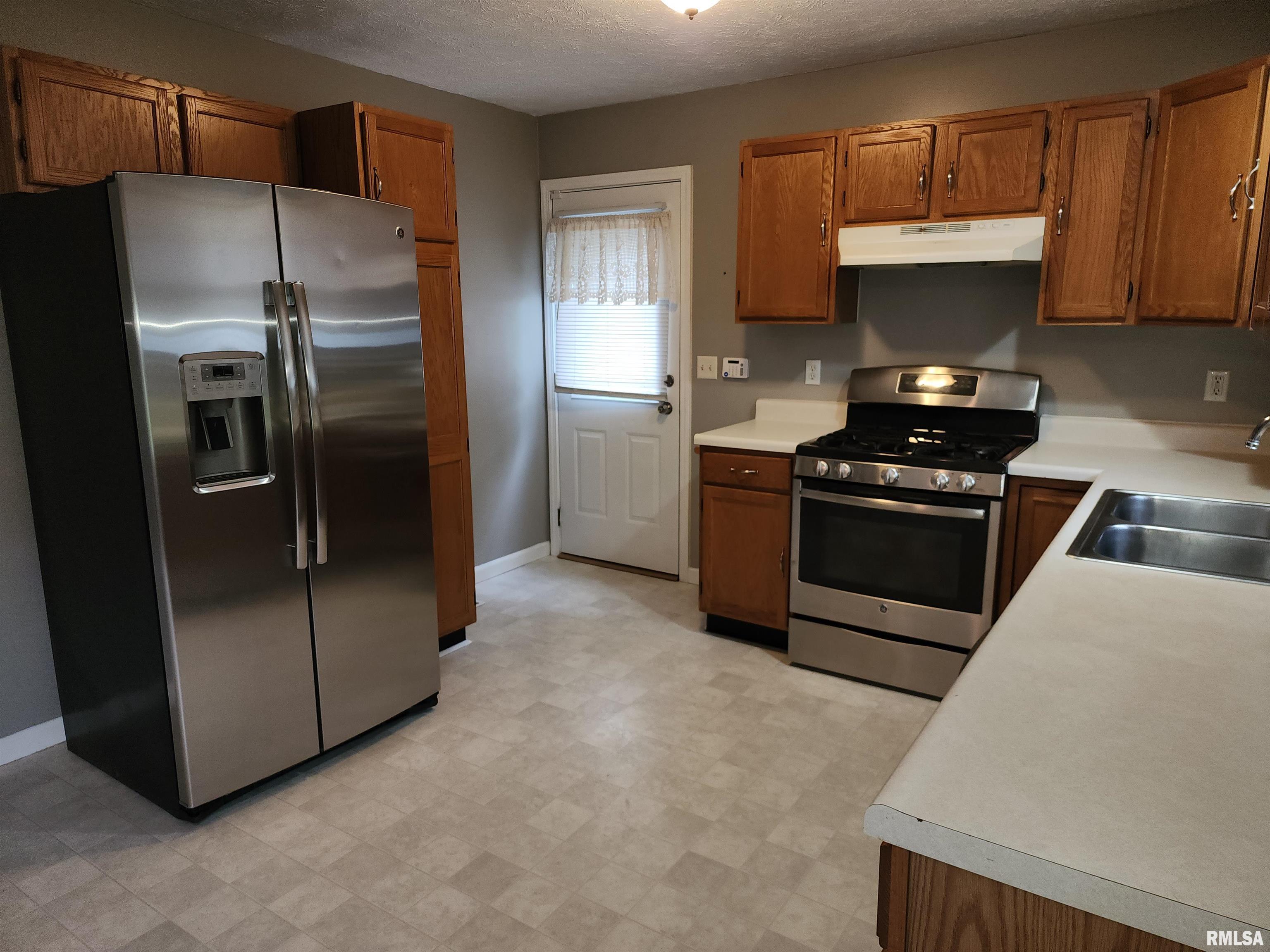 505 Northeast 3rd Street Atlanta, IL 61723 - Photo 9 of 19