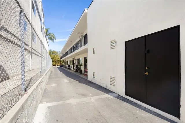 $2,150 | 13018 Valleyheart Drive, Unit 4, Studio City, CA 91604