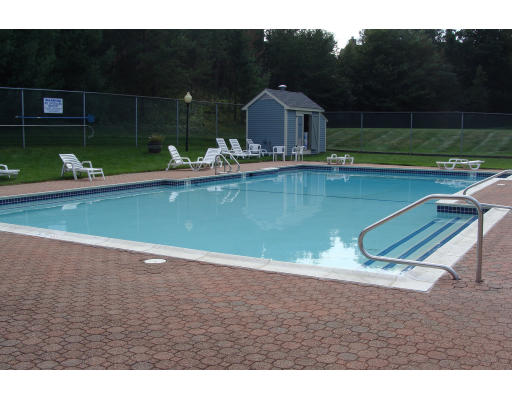 303 D Ridgefield Circle, Unit D Clinton, MA 01510 - Photo 3 of 16 Gallery Image 3