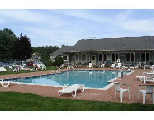 303 D Ridgefield Circle, Unit D Clinton, MA 01510 - Photo 4 of 16 Gallery Image 4