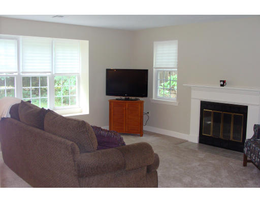 303 D Ridgefield Circle, Unit D Clinton, MA 01510 - Photo 10 of 16 Gallery Image 10