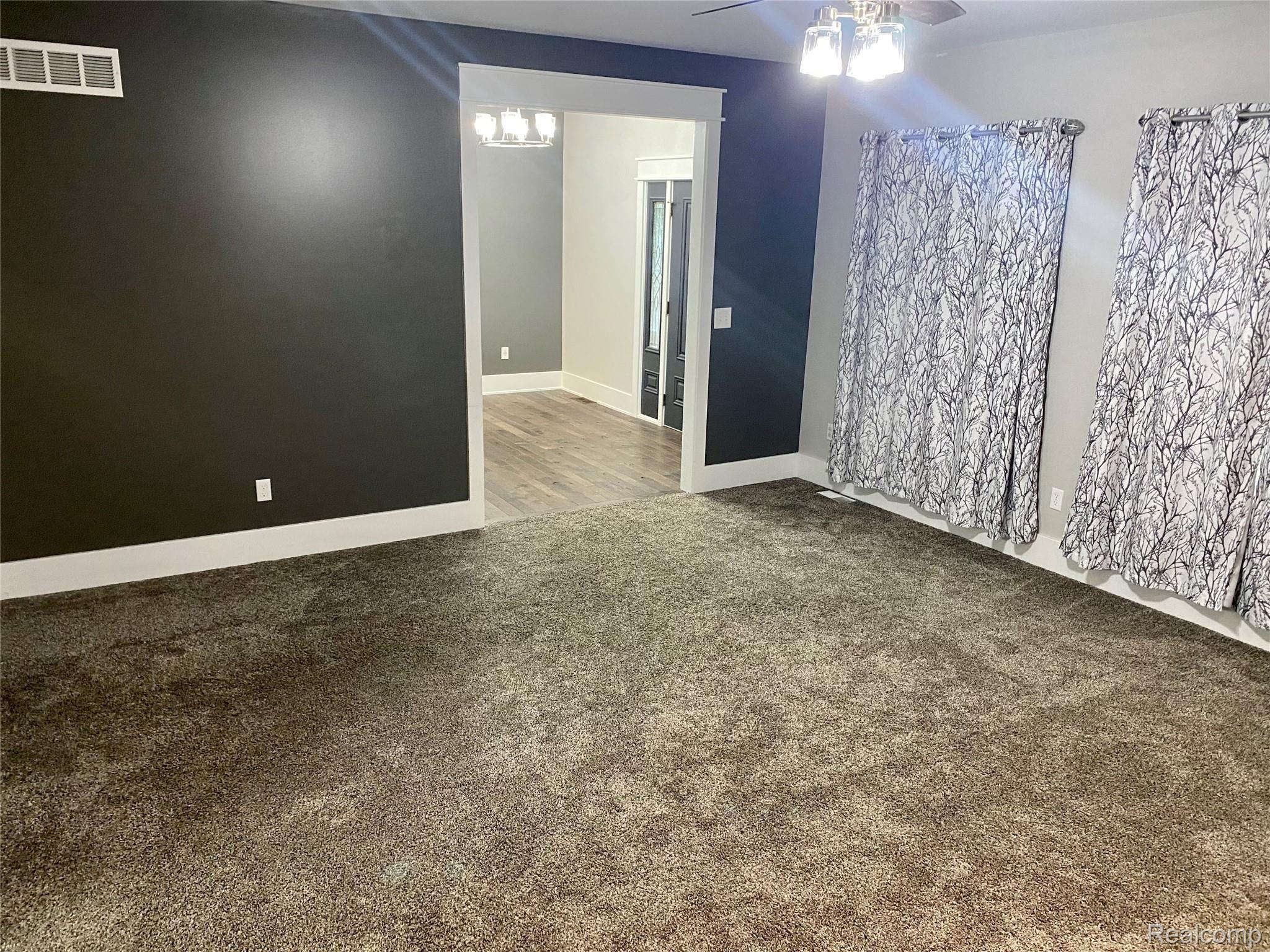 568 South Elba Road Lapeer, MI 48446 - Photo 20 of 43 Living room