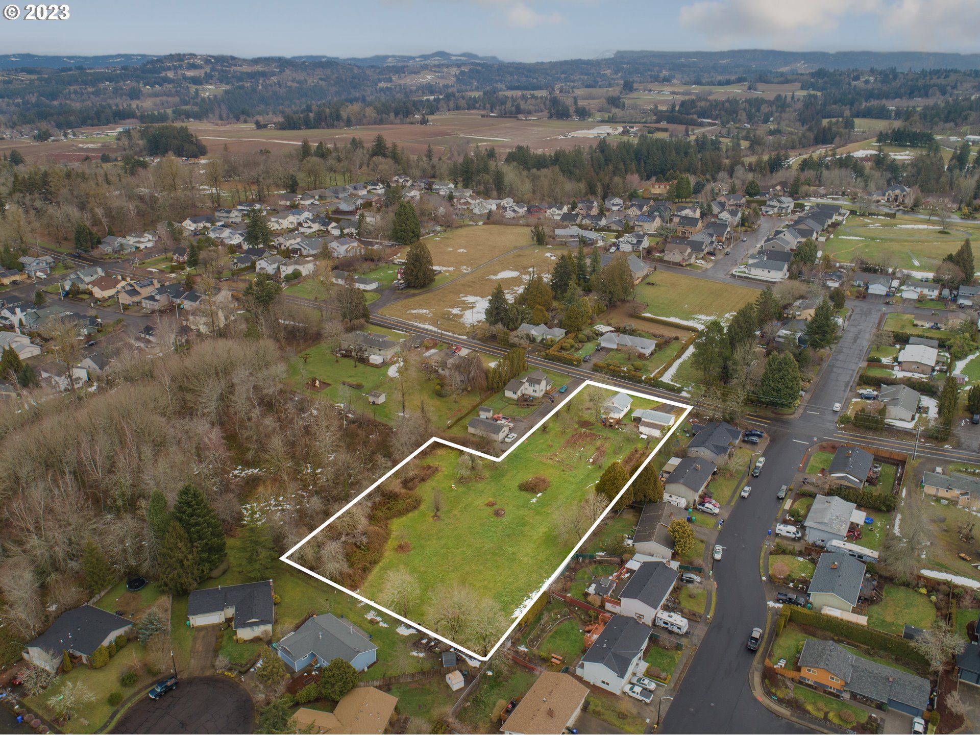 425 Southeast Williams Road Gresham, OR 97080 - Photo 28 of 30 an aerial view of a tennis court