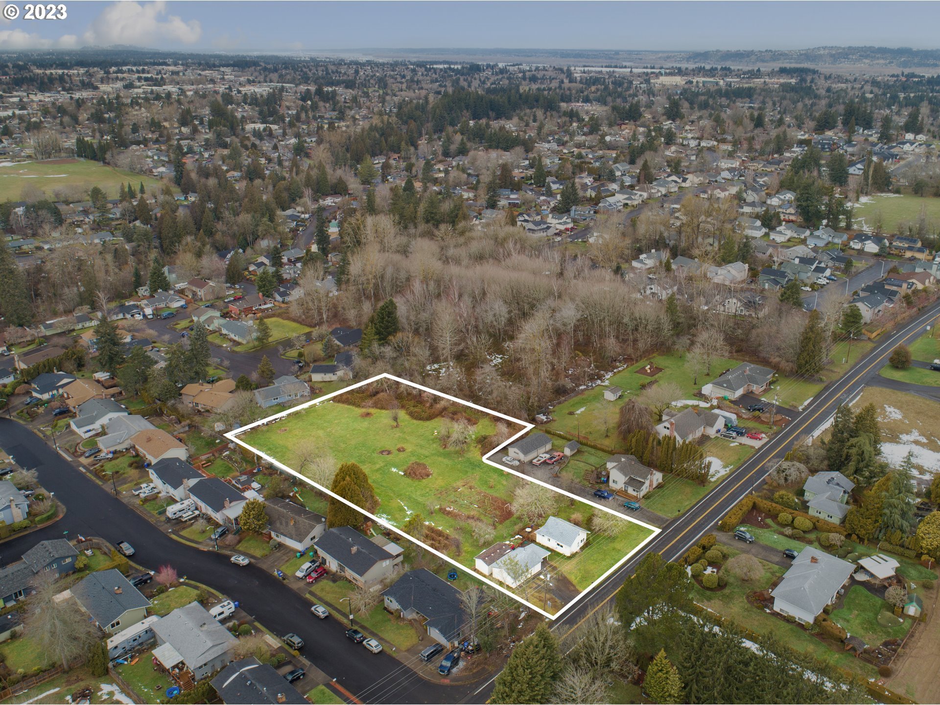 425 Southeast Williams Road Gresham, OR 97080 - Photo 29 of 30 an aerial view of a pool table and chairs