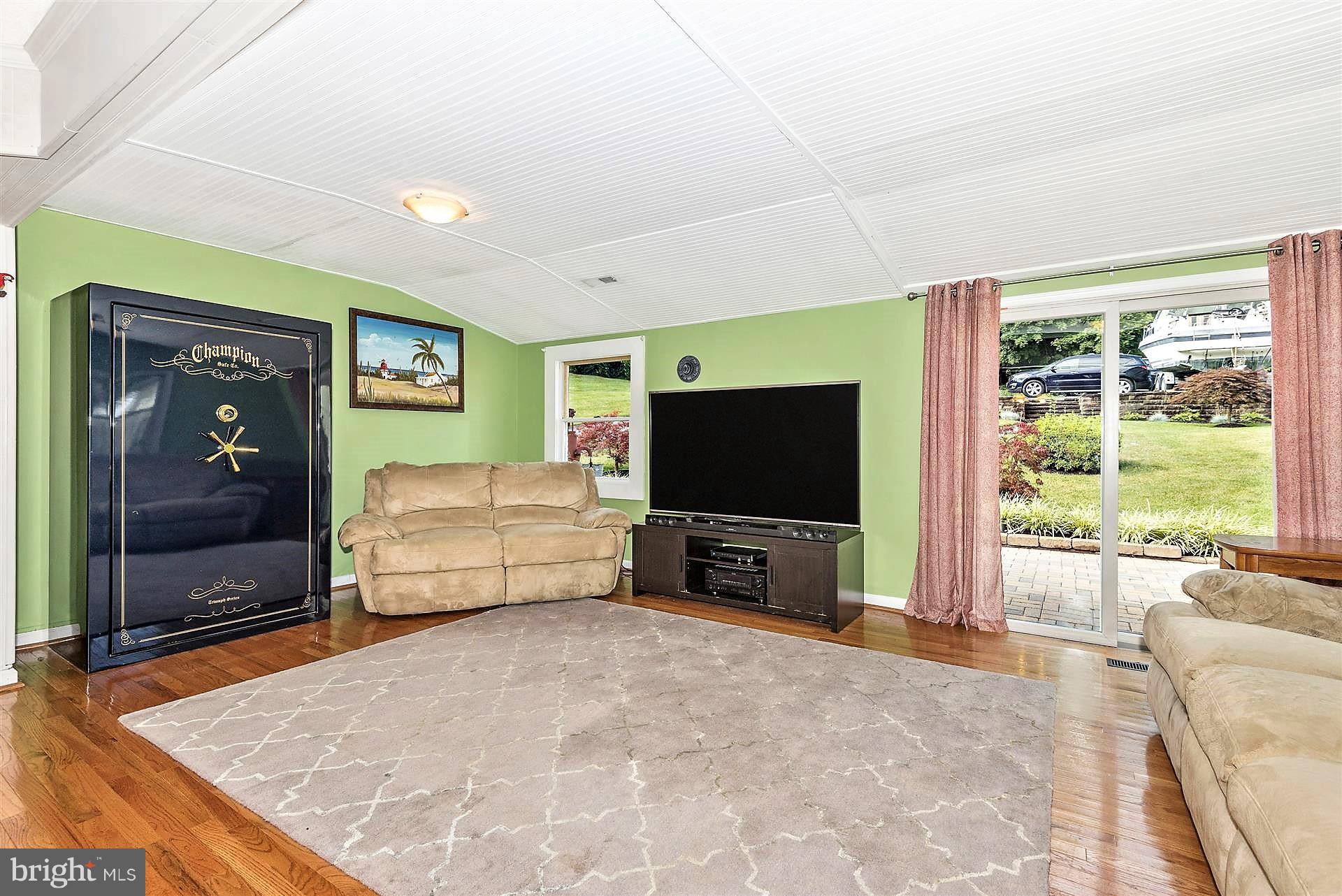 5019 Old Bartholows Road Mount Airy, MD 21771 - Photo 15 of 27 Living Room