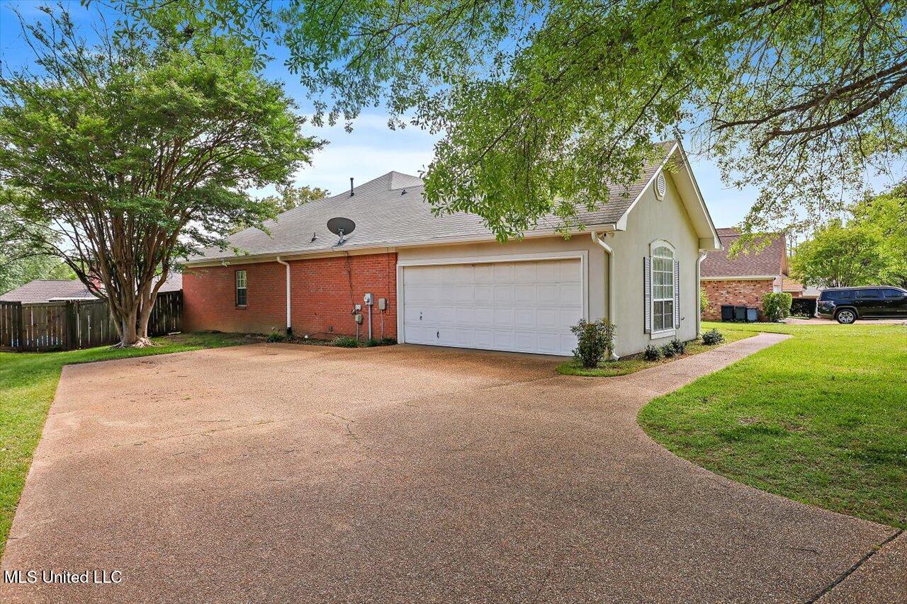 206 Hunters Ridge Drive Clinton, MS 39056 - Photo 4 of 33 04-206 Hunters Ridge Dr