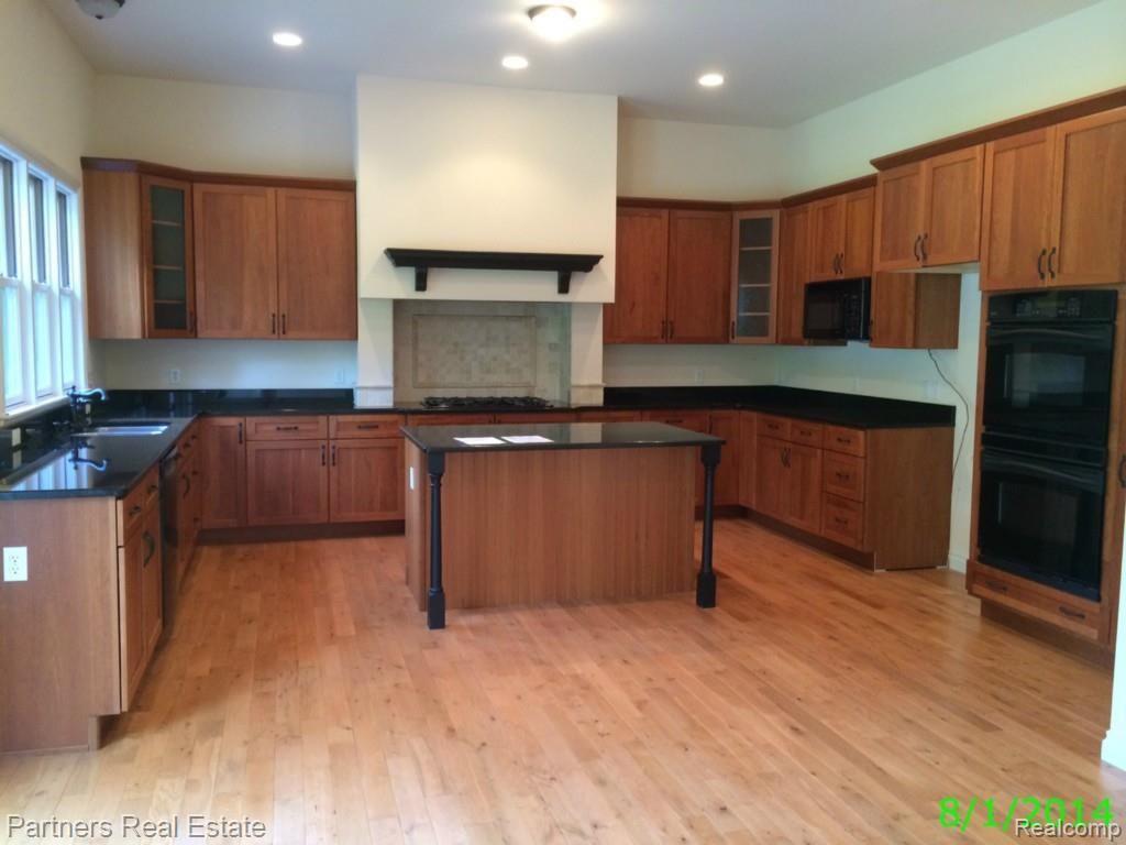 1920 South Bull Run Road Fowlerville, MI 48836 - Photo 13 of 22 Kitchen.jpg