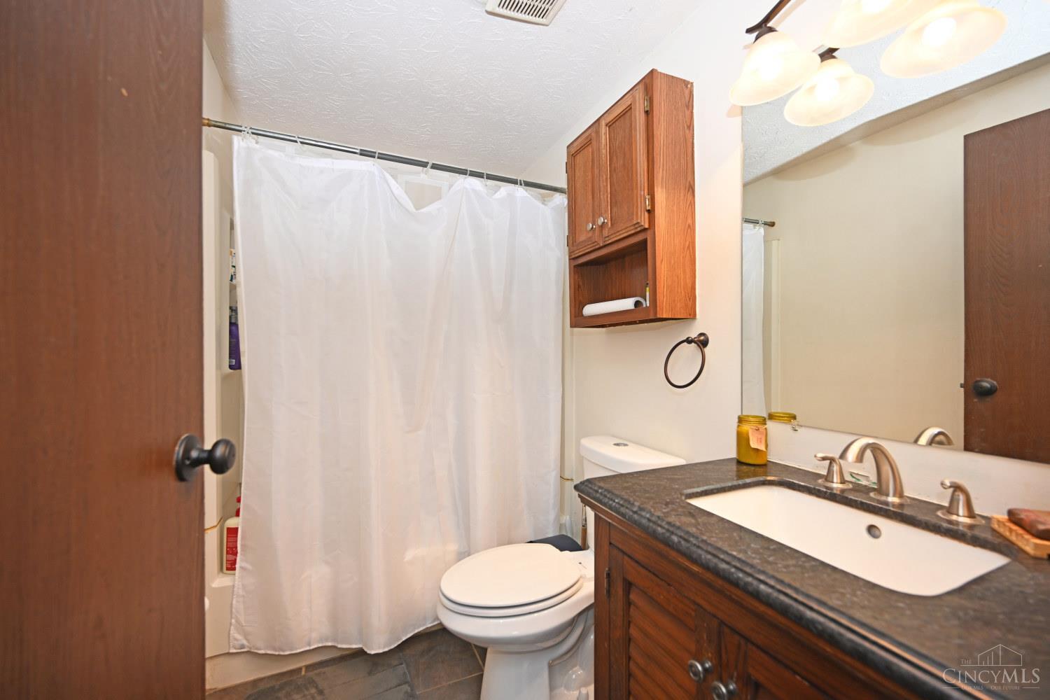 616 Regent Road Cincinnati, OH 45245 - Photo 18 of 34 Gallery Image 18