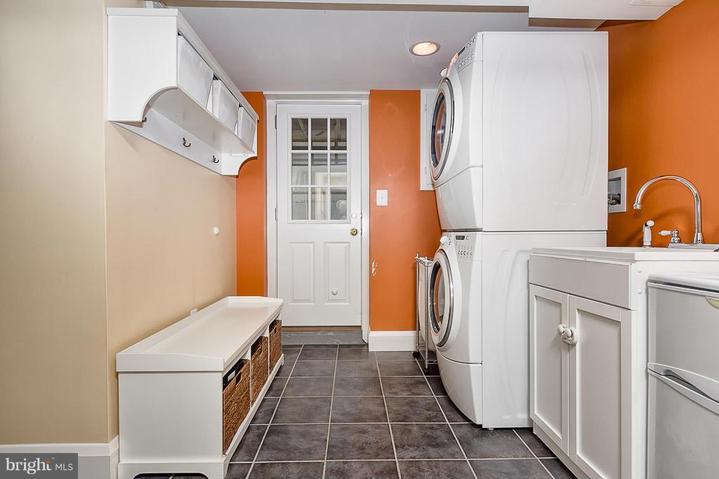 227 Dumbarton Road Baltimore, MD 21212 - Photo 29 of 30 a utility room with dryer and washer
