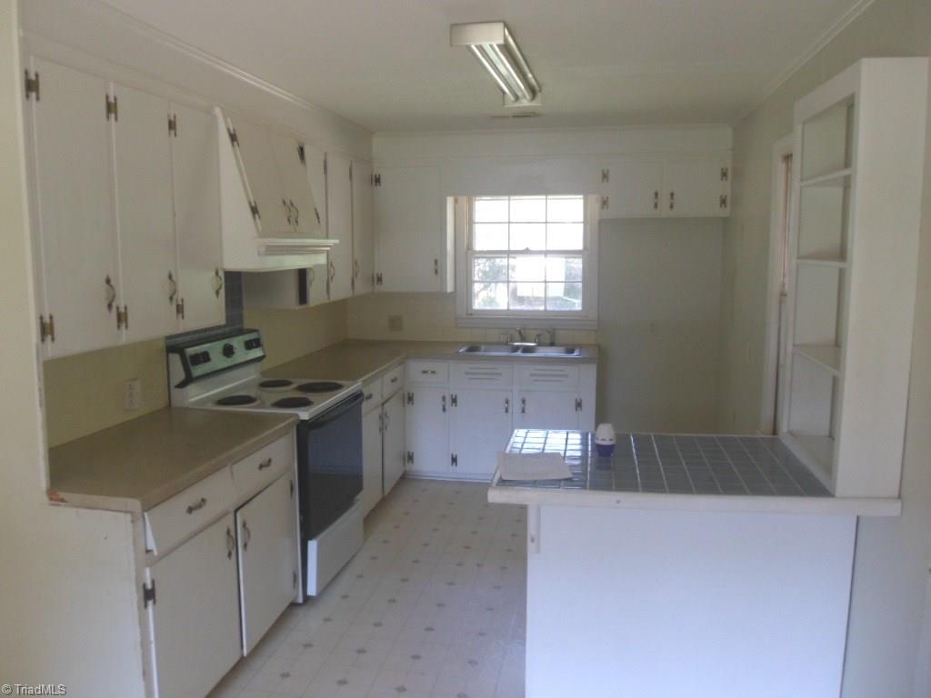 3570 Manoa Road Pfafftown, NC 27040 - Photo 3 of 14 Gallery Image 3