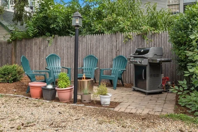 $2,750 | 16 County Street, Unit 2, Ipswich, MA 01938