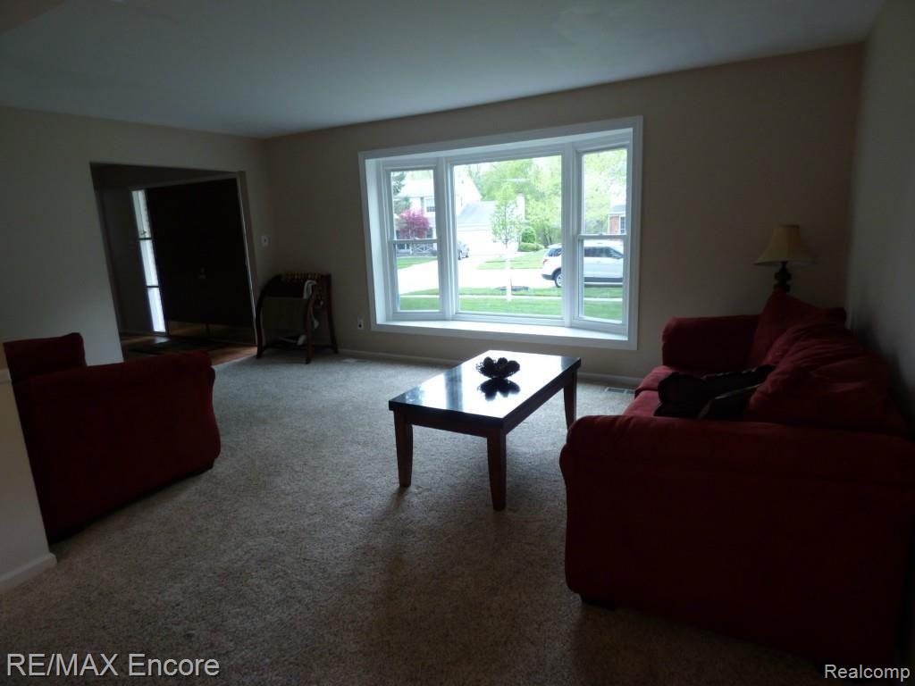 16060 Riverside Street Livonia, MI 48154 - Photo 3 of 23 Gallery Image 3