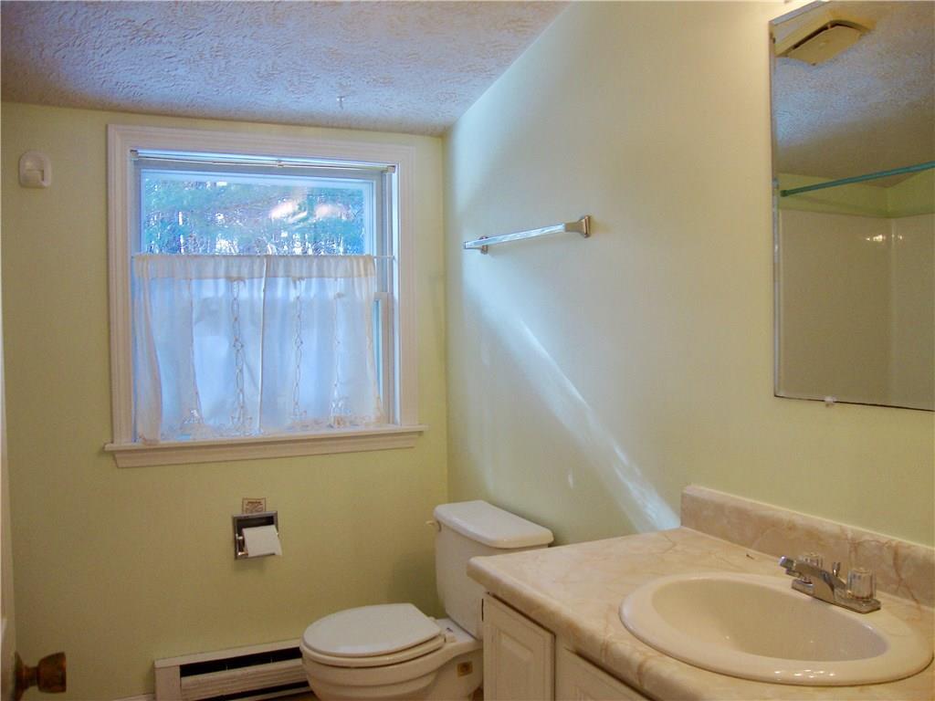 19 Cluf Bay Road, Unit 19 Brunswick, ME 04011 - Photo 29 of 35 Full Bath-2nd Floor