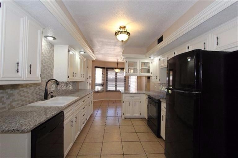 502 North Homestead Avenue Lubbock, TX 79416 - Photo 7 of 10 Kitchen